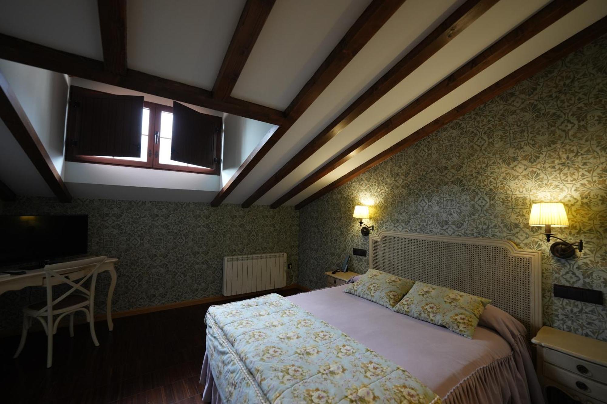 Hotel Rural Y Restaurante, Rinconcito De Gredos Cuevas Del Valle Dış mekan fotoğraf