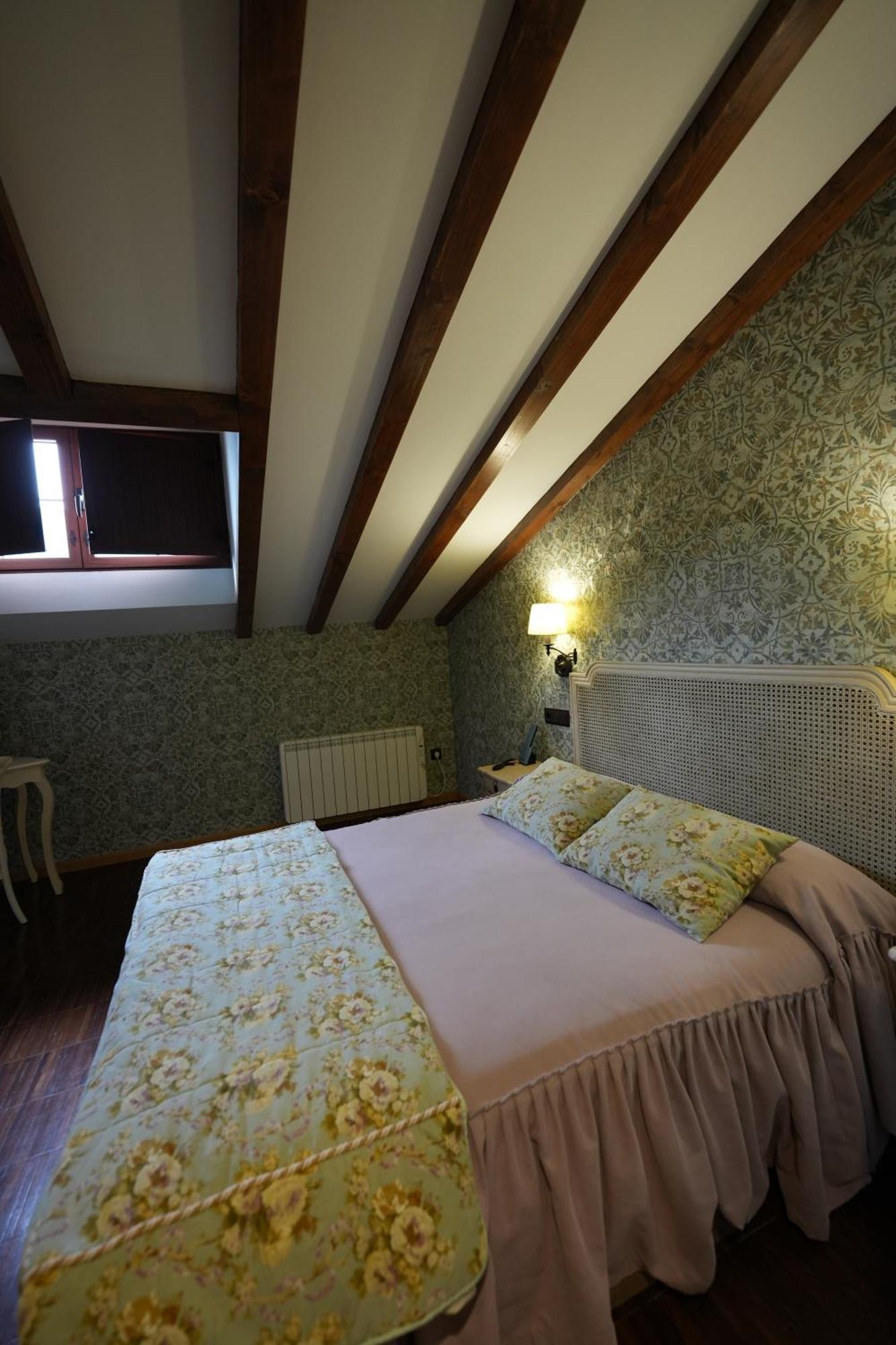 Hotel Rural Y Restaurante, Rinconcito De Gredos Cuevas Del Valle Dış mekan fotoğraf