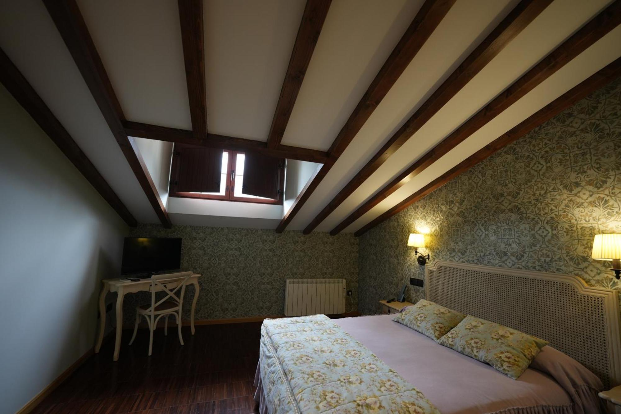Hotel Rural Y Restaurante, Rinconcito De Gredos Cuevas Del Valle Dış mekan fotoğraf